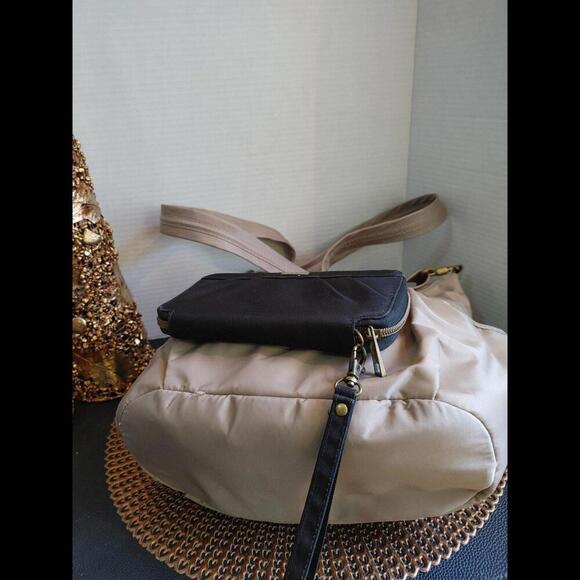 Travelon RFID Blocking Crossbody & Wallet Seg - Picture 3 of 6